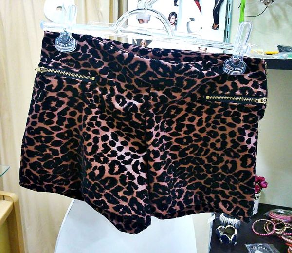 Short de Couro Flocado