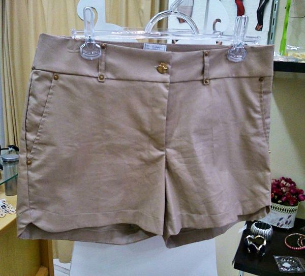 Short com Tachas