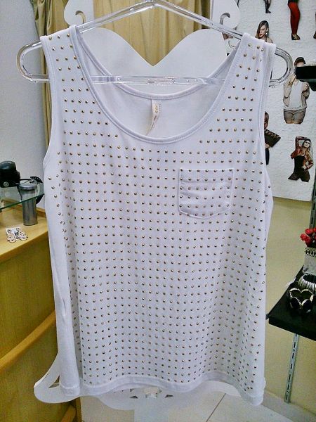 Blusa com Tachinhas